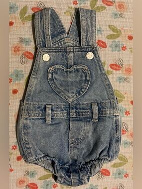 Old Navy Denim Heart-Front Baby Girl Shortalls Size 0-3 Months